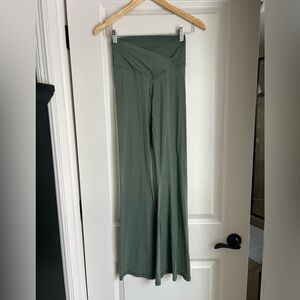 NWOT Aerie Offline Real Me Flare M